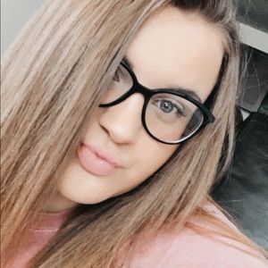 Meet your Posher, Caitlyn